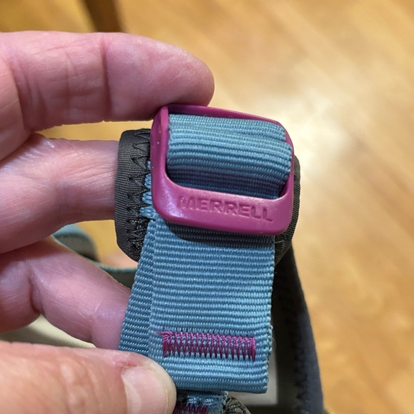 Merrell New without tag size 7 Blue and Pink yellow Strappy Sandals - Picture 7 of 8